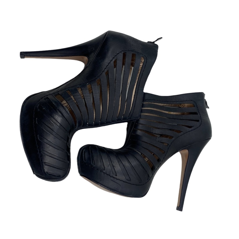 💕SALE💕 BCBGenerations Black Leather Conga Strappy Cage Heels - Picture 2 of 8